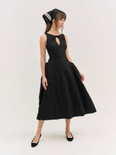 Evanie Structured Midi Dress Black