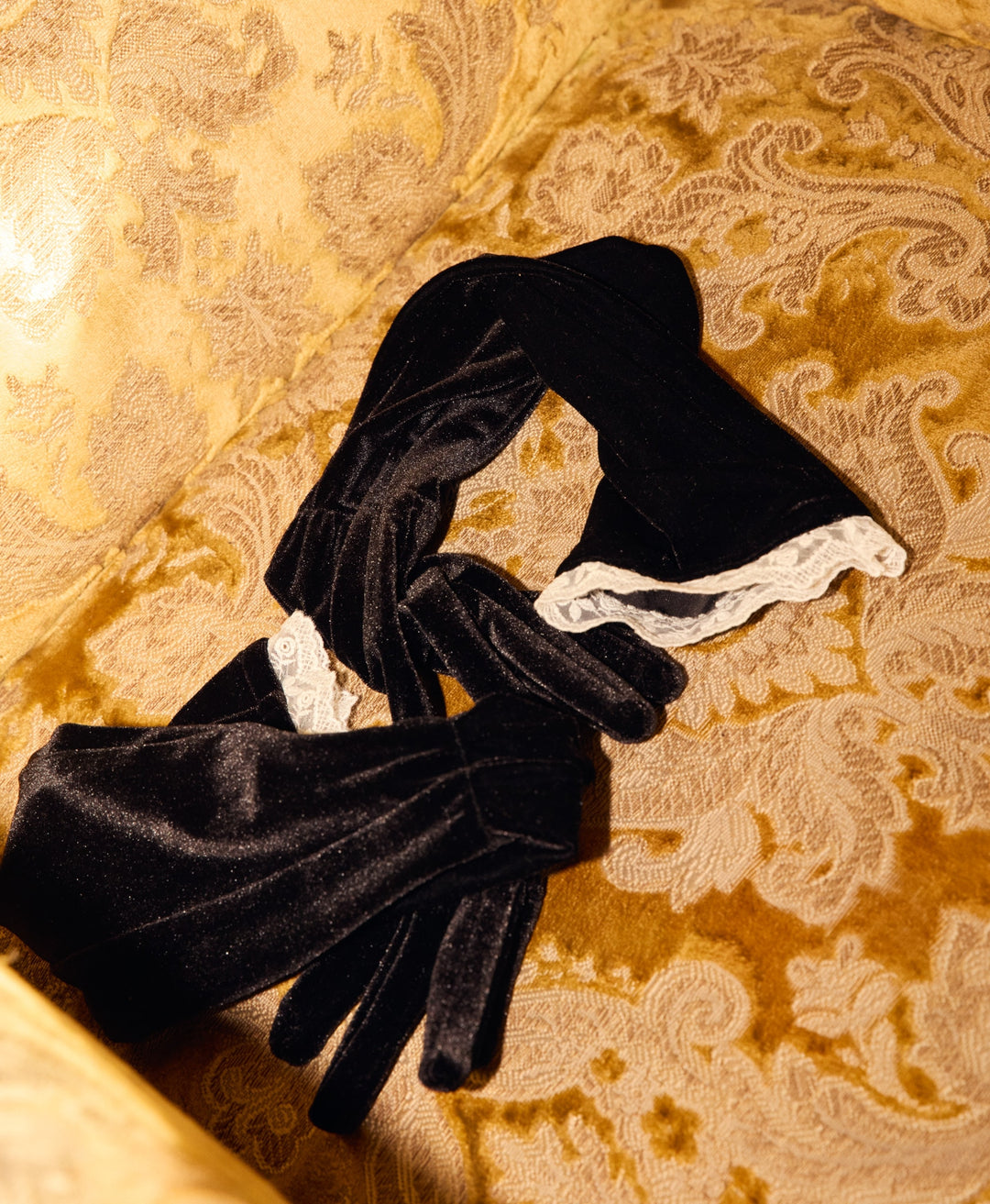 La Vie En Bow Velvet Gloves Black